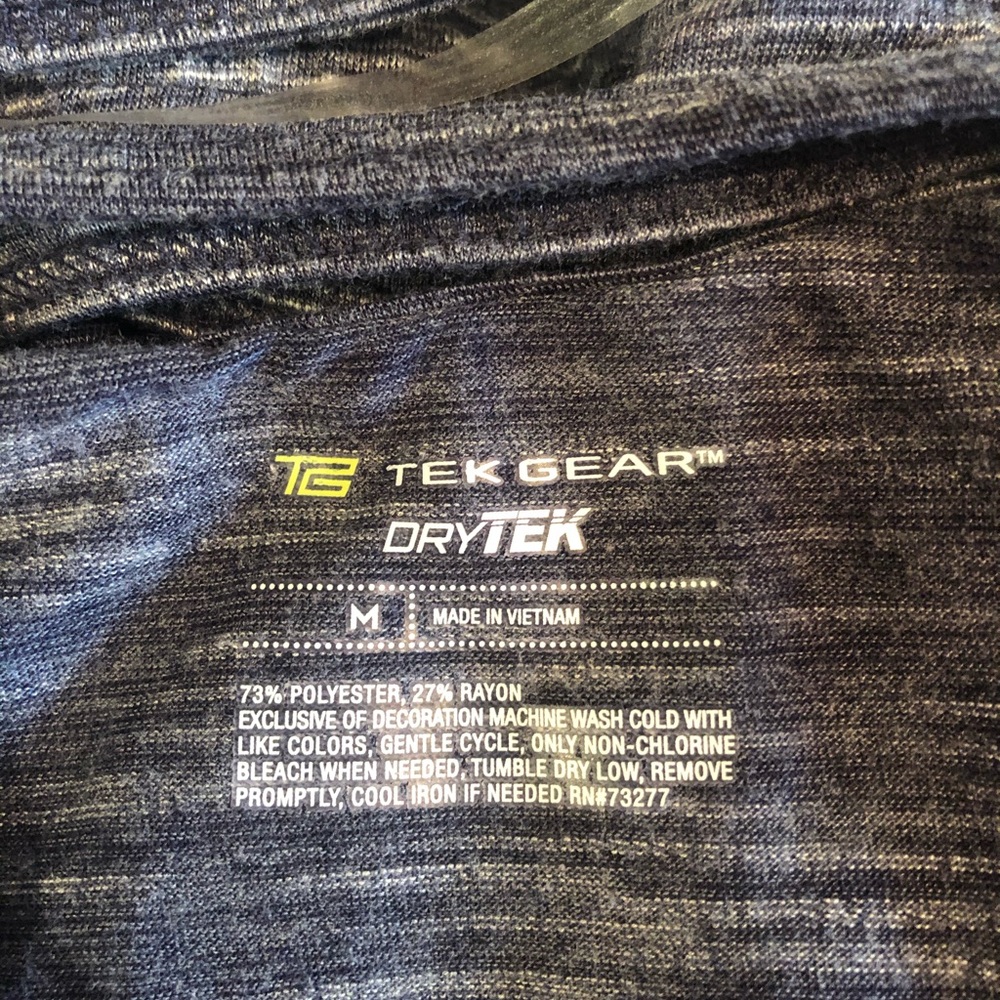 NWOT Tek Gear Women’s top - Picture 3 of 6